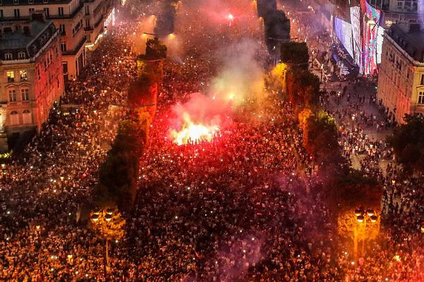 2024年香港最快开奖结果，永不消逝的电波,情感与记忆的交织